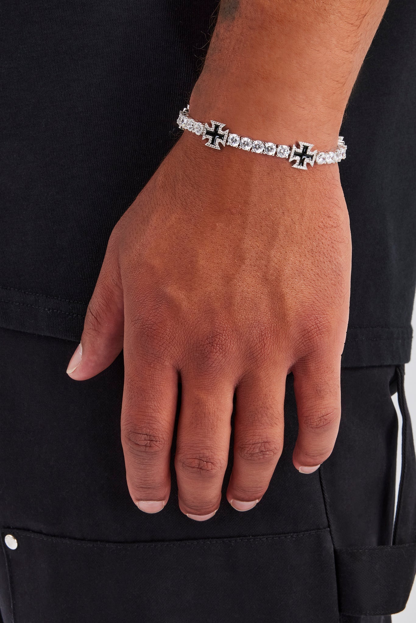 BLACK CROSS MOTIF TENNIS BRACELET 5MM MVP™